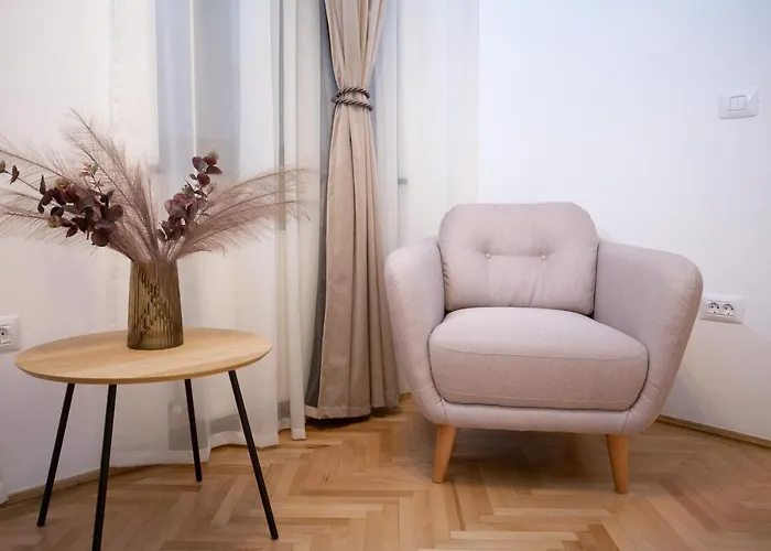 Heart Of The 아파트 *